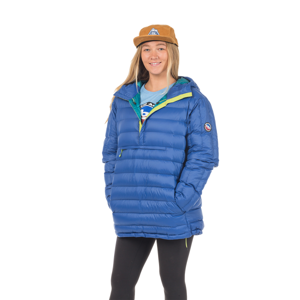 Women's cagoule in a 2025 bag